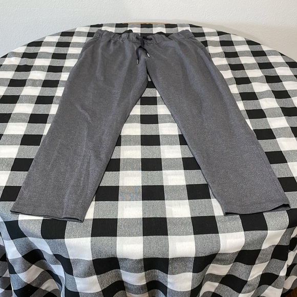 Lululemon On The Fly Pull-On Pant 28" Joggers Heathered Grey Black Sz 10 Stretch - Picture 4 of 16